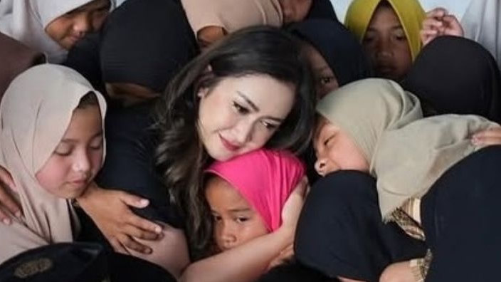 Usai Dirujak Gegara Tunjangan Rumah DPR, Nafa Urbach Unggah Foto Bersama Rakyat, Netizen Puji Aktingnya