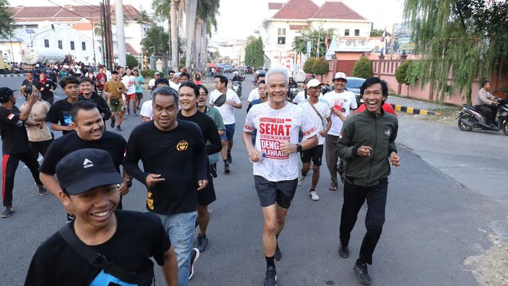 Diteriaki I Miss You oleh Warga Cirebon, Ganjar Lari Pagi dan Makan Nasi Jamblang