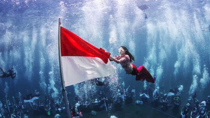 Ini Dia Aksi Unik yang Warnai Perayaan HUT ke-80 RI, Dari Pengibaran Bendera di Dasar Laut Hingga Aksi Heroik Siswa SMK di NTT