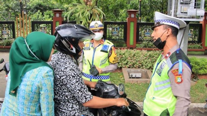 Polda Metro Bakal Tindak Anggota Polisi Nakal Saat Tilang Manual