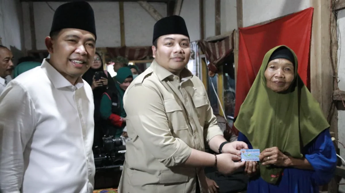 Nekat Tembus Medan Terjal, Bupati Jember Gus Fawait dan Anggota DPR RI Kawendra Lukistian Turun Langsung Lakukan Homecare ke Warga Kurang Mampu