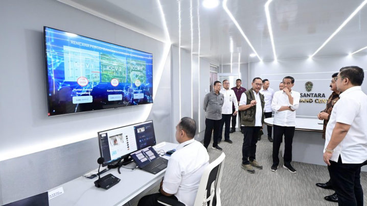 Presiden Jokowi Melakukan Peninjauan di Pusat Komando IKN dan Studio Mini TVRI