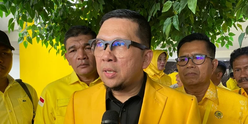Politisi Golkar Ahmad Doli Kurnia Tanjung soal syarat capres cawapres harus dinaikkan dan bukanlah diturunkan.
