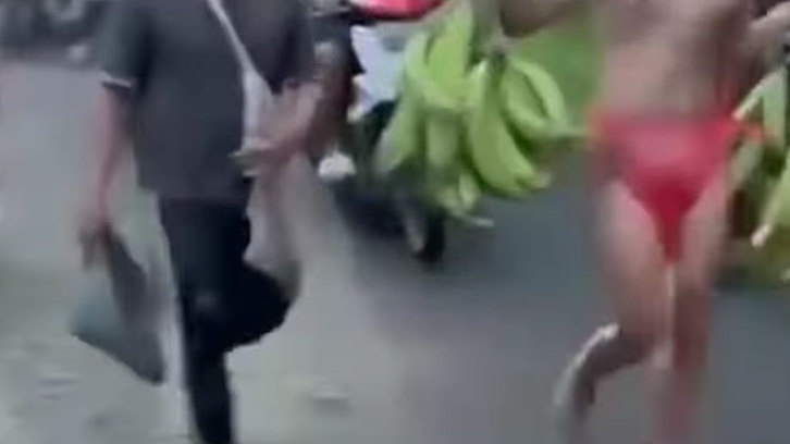 Kisah Pilu Pemuda Yatim Dipermalukan Sekampung Gara-gara Curi Pisang, Sempat Diarak Pakai Celana Dalam