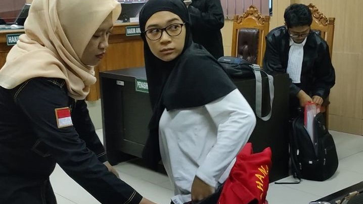 Babak Akhir Sengkarut Penipuan iPhone Si Kembar Rihana Rihani, Pungky Siap Hadapi Sidang Vonis