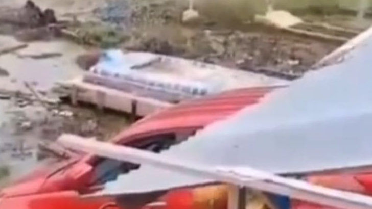 Seruduk Warung Pinggir Jalan, Mobil Operasional PDIP Nyungsep ke Kuburan
