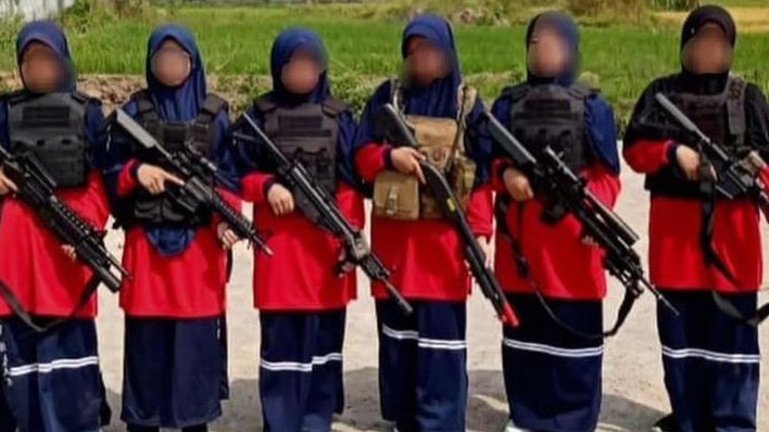Ponpes Baitul Quran Al Jahro Beri Penjelasan Terkait 2 Foto Viral Santriwati Magetan Tenteng Laras Panjang
