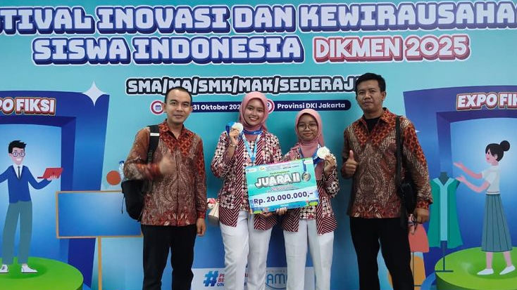 Dua Siswi MAN 2 Kudus Raih Medali Perak di FIKSI Nasional 2025 Berkat Inovasi Rupakala