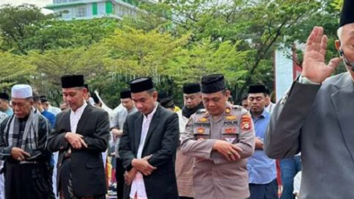 Ketua DPRD Makassar Rudianto Lallo Salat Idul Adha Bareng Warga Muhammadiyah di Pantai Losari Makassar