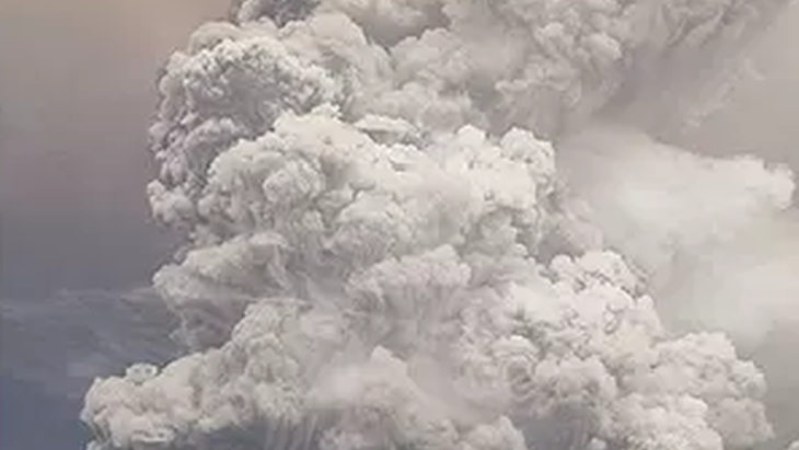 123 Jiwa Korban Terdampak Erupsi Gunung Ruang  di Evakuasi KRI Kakap – 811
