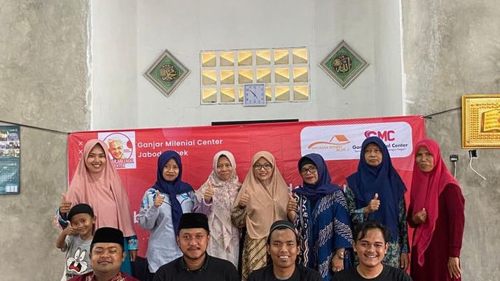 Ganjar Milenial Beri Bantuan Material untuk Pembangunan Musala di Bogor