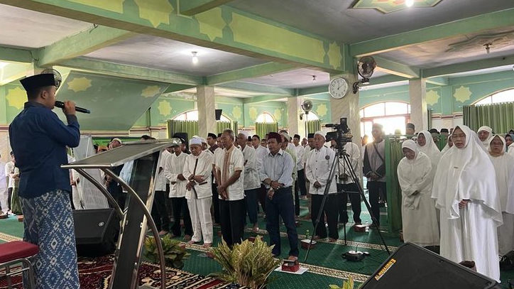 Syahdunya Jamaah Calon Haji Purwakarta Doakan Ifa Faizah Rohmah untuk DPD RI