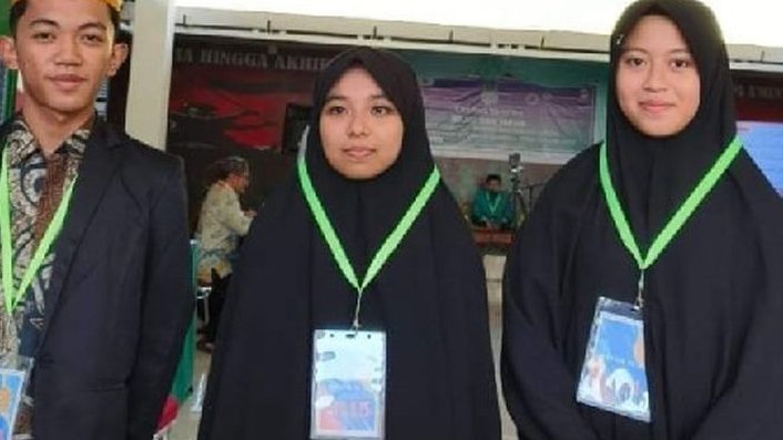 Tradisi Juara Hafalan Alquran dan Tafsir Santri Tahfiz Alquran PP Modern Al-Junaidiyah Biru