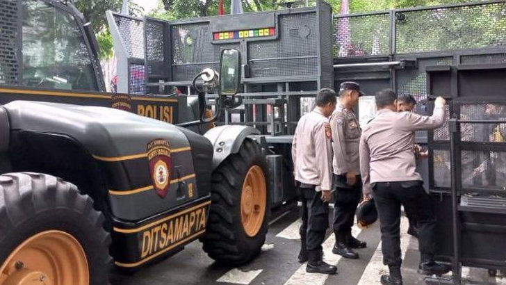 Ribuan Personel Gabungan Polres Jaksel dan Polda Metro Jaya Mengamankan jalannya Sidang Hasto