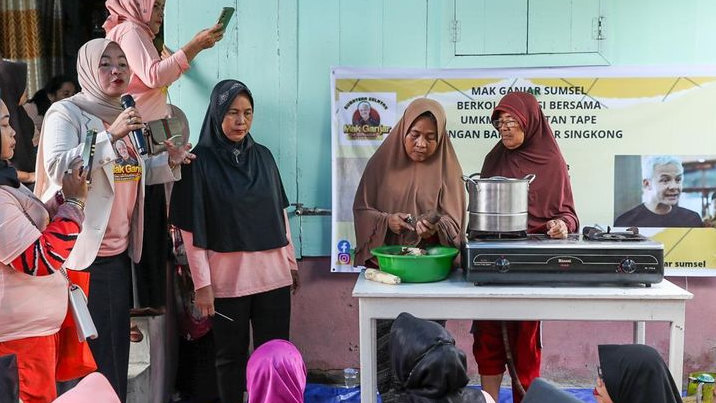 Mak Ganjar Bimbing Masyarakat Membuat Tapai dari Singkong
