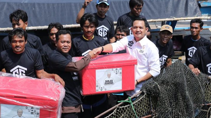 Gardu Ganjar Banten Berikan Bantuan Box Ikan untuk Kelompok Nelayan di Tanggerang