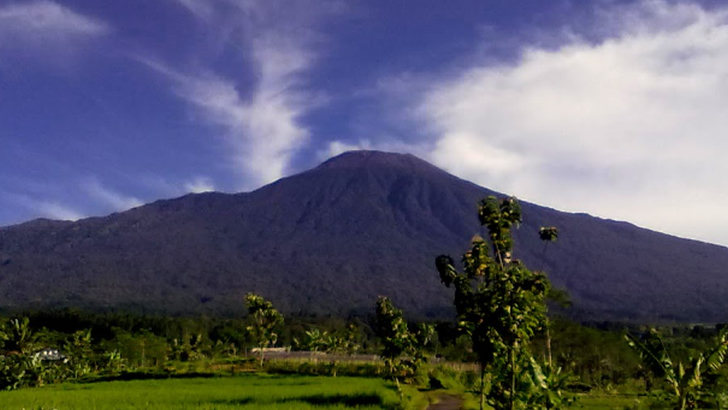 Peningkatan Aktivitas Gempa di Gunung Slamet Terus Mendominasi