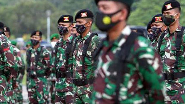 Keberanian Anggota TNI Cabut Baliho Ganjar di Muara Teweh Kalteng Diapresiasi Anggota DPR