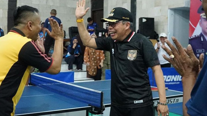 Taufan Pawe Buka Turnamen Tenis Meja Kapolres Cup