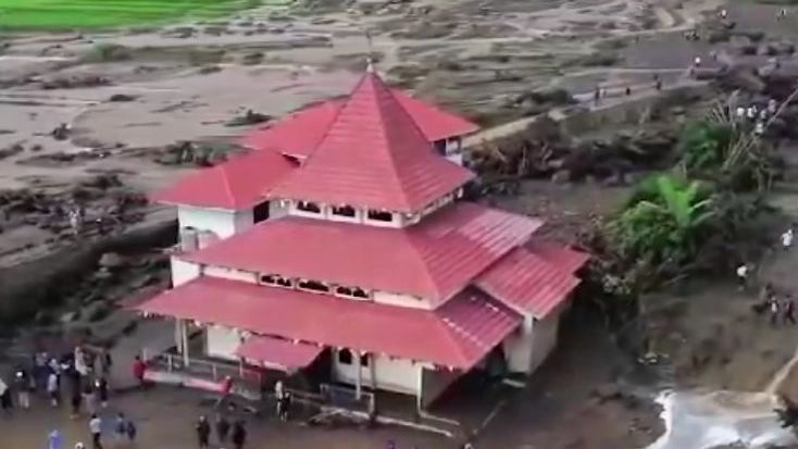 Ajaib! Allah Tunjukan Kuasanya:  Surau di Sumbar Tak Tersentuh Banjir Lahar Dingin Gunung Marapi Meski Bangunan Lain Hancur