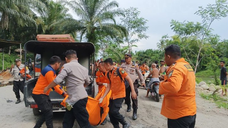 Hari Ketiga, Tim SAR Gabungan Menemukan Pemuda Terseret Arus Sungai Bingei Dalam Kondisi Meninggal Dunia
