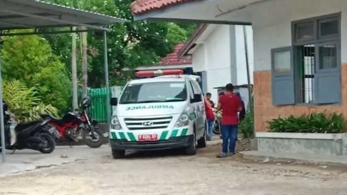 GEGER! Siswi SMA di Sampang Madura Melahirkan dalam Kelas saat Ujian, Duduk Langsung Gendong Bayi