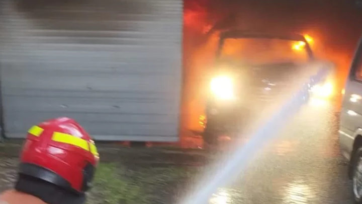 Siapa Eks Anggota DPR yang Rumahnya Terbakar di Surabaya? Kini Disorot Publik Usai 7 Unit Mobil Mewah Hangus Dimakan Api