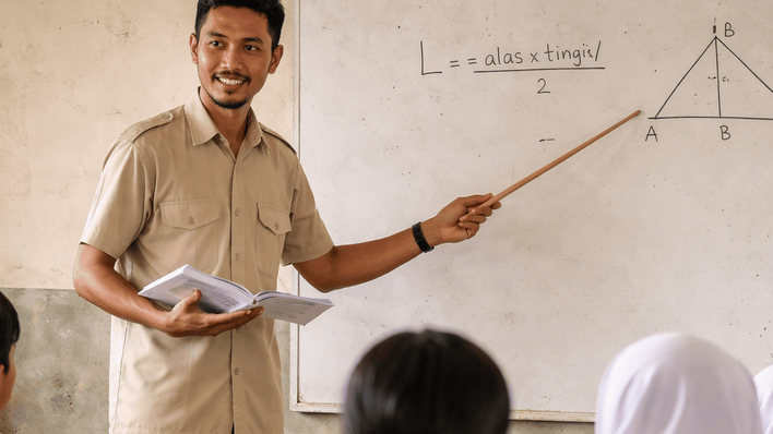 Pemerintah Memperkuat Kualitas dan Kesejahteraan  Target 100 Persen Sertifikasi Guru Honorer