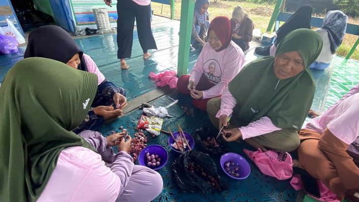 Srikandi Ganjar Belajar Membuat Abon Ikan Gabus Bareng Perempuan Milenial di Kapuas