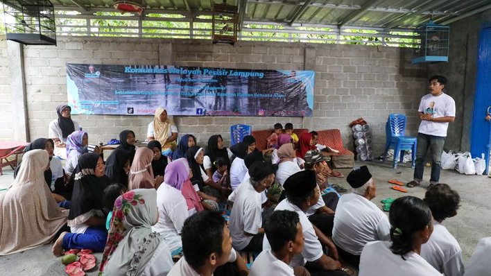 Nelayan Ganjar Berikan Bantuan untuk Korban Banjir Bandang di Tanggamus