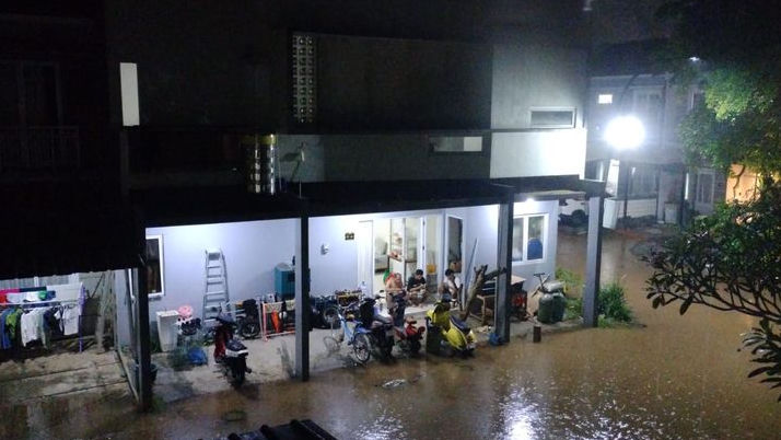 Tanggul Jebol di Perumahan Serpong Lagoon, Rumah Warga Terendam Banjir Mencapai 50 Mentimeter