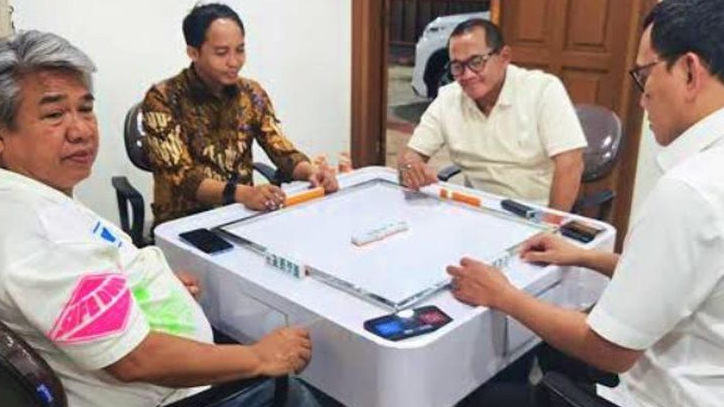 Pakar Hukum Sebut Tidak Pantas Menhut Main Domino Bersama Tersangka Pembalakan Hutan