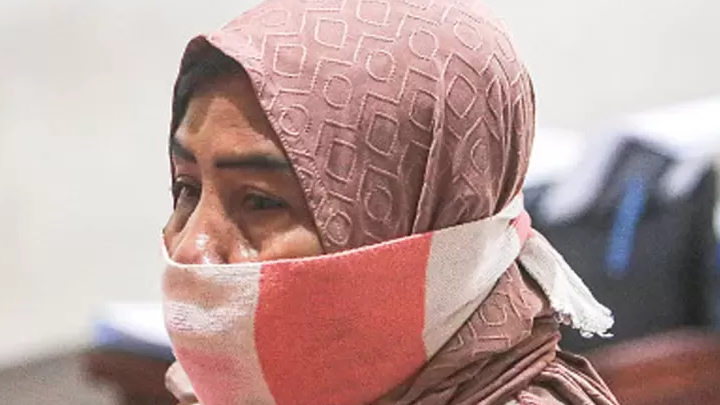 Pengakuan Masriah di Muka Hakim Bawa Tinja dan Air Kencing Sendiri ke Rumah Wiwik