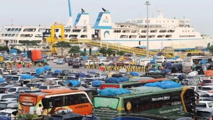 Cuaca Buruk, Penjualan Tiket Kapal Ferry Bakauheni-Merak Dihentikan
