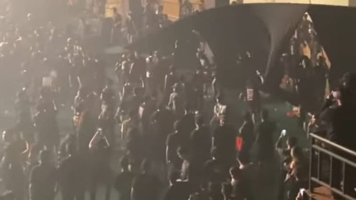 Konser BMTH di Ancol  Ricuh, Penonton Ngamuk Sampai Naik Panggung, Fasilitas Gedung Dirusak