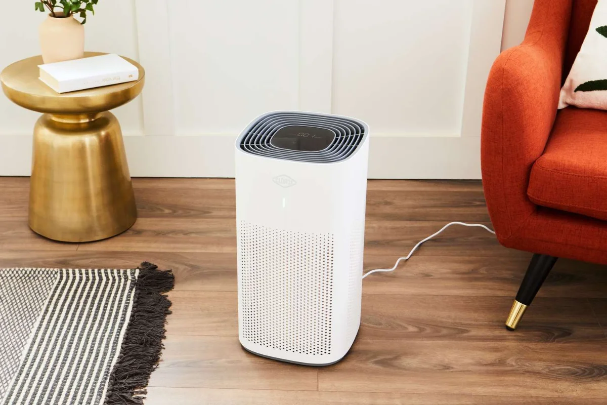 Cara membersihkan air purifier agar udara tetap sehat.