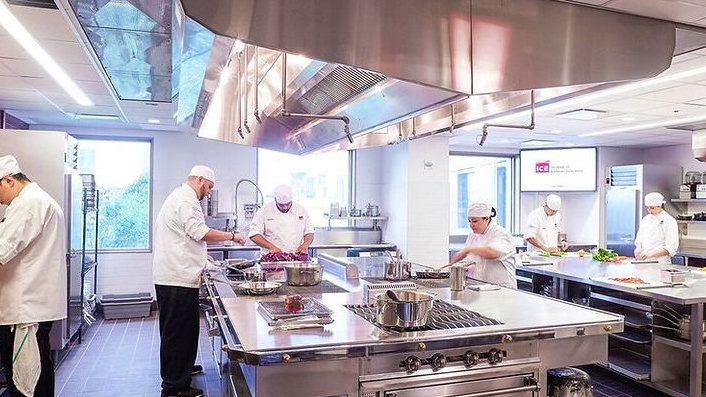 Kasus Keracunan Makanan Terus Bertambah, Sekolah Berpeluang Kelola MBG, Konsep School Kitchen jadi Opsi Baru