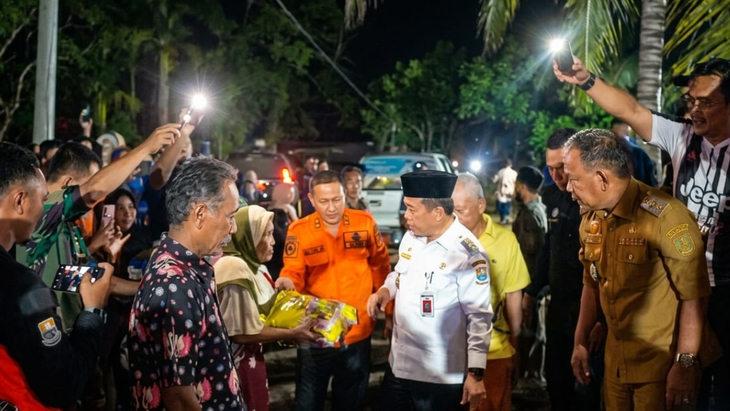 Gubernur Al Haris Tinjau Banjir di Merangin, Salurkan Bantuan dan Siapkan Perahu Gratis untuk Pelajar