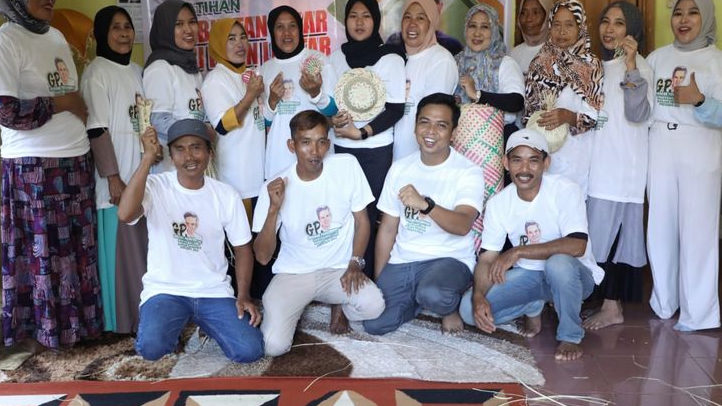 Gerakan Passeddingeng Ganjar Gelar Pelatihan Kerajinan Tangan Bagi Warga Bone