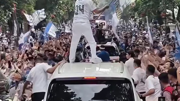 Dapat Miliaran dari Ngonten, Dedi Mulyadi Kasih Bonus Pribadi Rp 1 M ke Persib Bandung Juara Liga 1