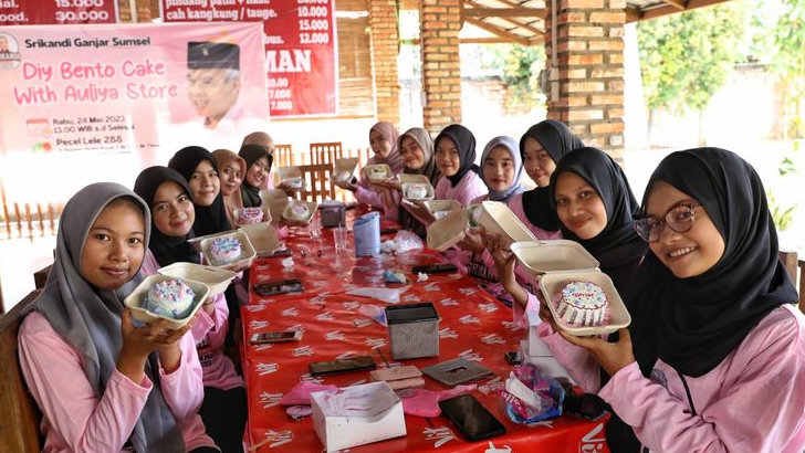 Gandeng UMKM Kuliner Lokal, Srikandi Ganjar Gelar Pelatihan Menghias Bento Cake di Palembang