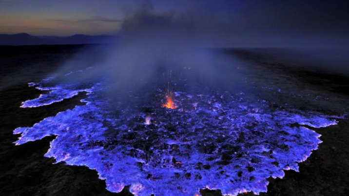 Bukan Lava Biru, Ini Penjelasan Blue Fire yang Muncul di Gunung Papandayan