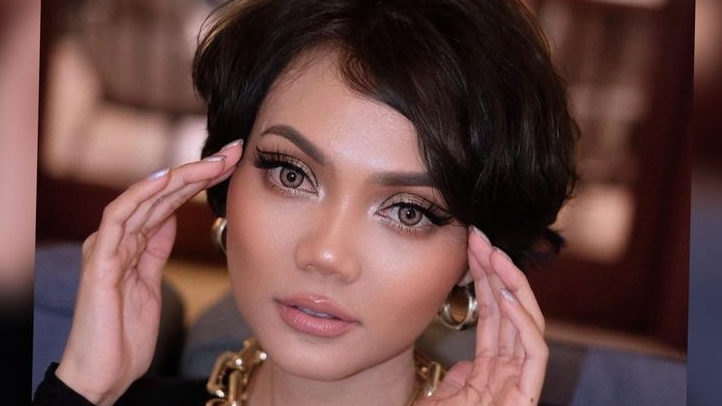 Dikontrak Jadi Host Program TV di Malaysia, Rina Nosa Ungkap Tantangan Perbedaan Budaya dan Selera Humor