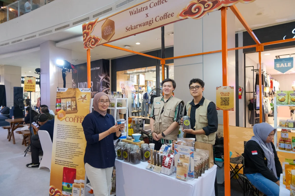 Pertamina mendukung Walatra Coffee mengembangkan kopi lokal Bandung berbasis agroforestri.