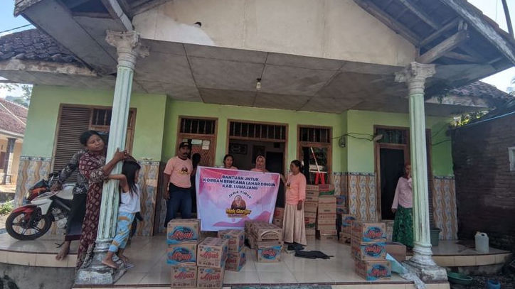 Tunjukan Rasa Kepedulian, Mak Ganjar Jatim Bantu Warga yang Terdampak Lahar Dingin Semeru