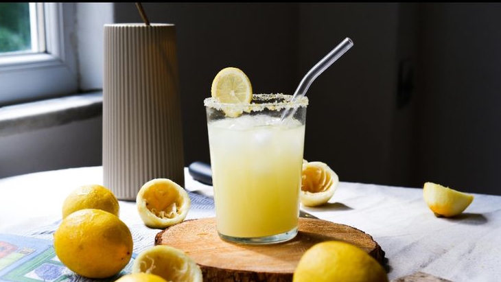 Benarkah Air Lemon Bisa Membantu Diet? Ini Fakta soal Penurunan Berat Badan yang Perlu Diketahui