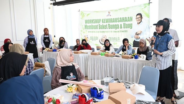 Lirik Tren Ladang Cuan, Sahabat Sandi Uno Ciptakan Peluang Bisnis Usaha Buket Bunga di Kota Makassar