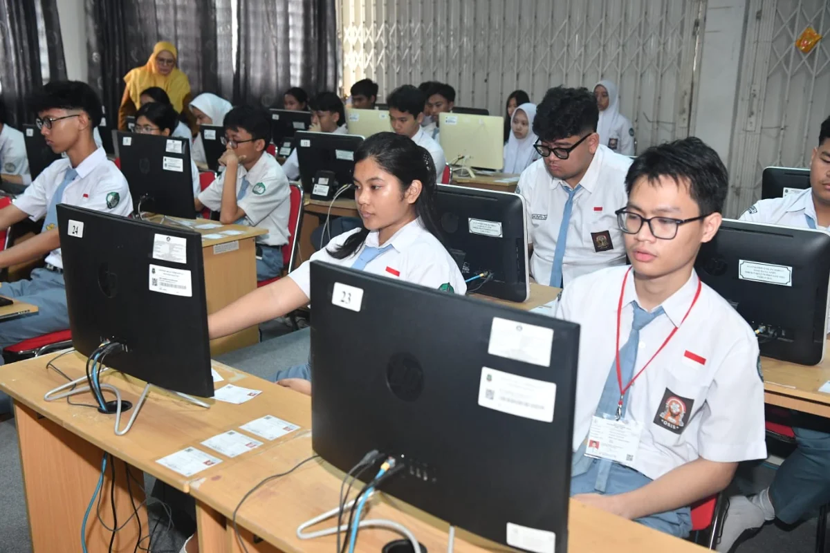 Ilustrasi. Siswa mengikuti TKA. Kemendikdasmen menyiapkan sesi khusus bagi murid yang terdampak kendala jaringan saat pelaksanaan Tes Kemampuan Akademik. (Foto: kemendikdasmen.go.id)