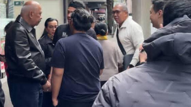 Viral! Anggota DPR Melchias Mekeng Diciduk Mahasiswa saat Kunker di Sydney, Minta Balik Urus Rakyat