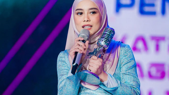 Kembali Tampil Lagi di TV Langsung Raih Penghargaan, Lesti Terharu Masih Didukung Banyak Pihak